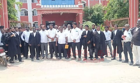 வக்கீல்கள் ஆர்ப்பாட்டம்