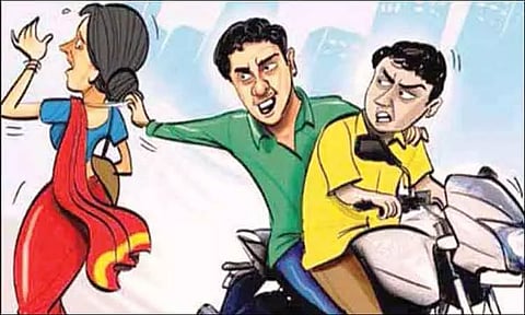 மூதாட்டியிடம் சங்கிலி பறிப்பு