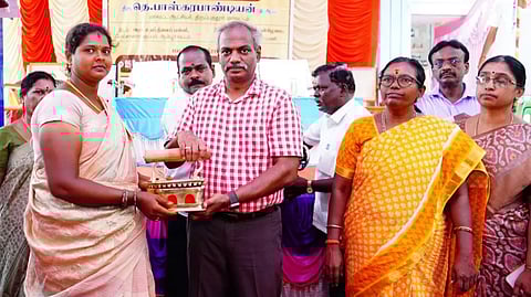 124 பயனாளிகளுக்கு நலத்திட்ட உதவி