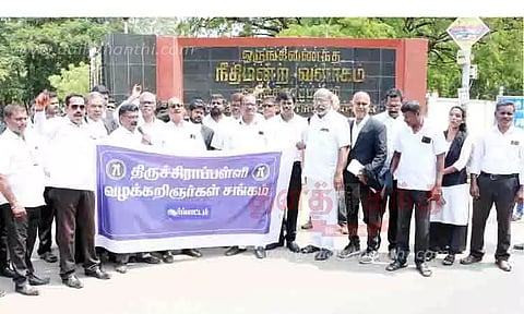 இ-பைலிங் முறையை கண்டித்து வக்கீல்கள் ஆர்ப்பாட்டம்