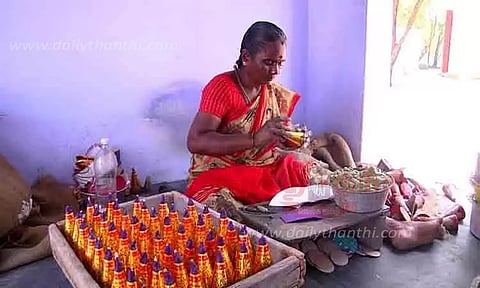 வெம்பக்கோட்டையில் பட்டாசு உற்பத்தி தீவிரம்
