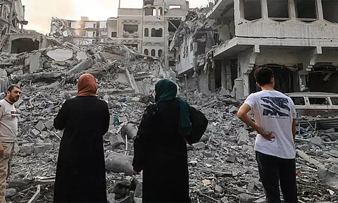 தாக்குதலால் உருக்குலைந்த கட்டிடங்கள்