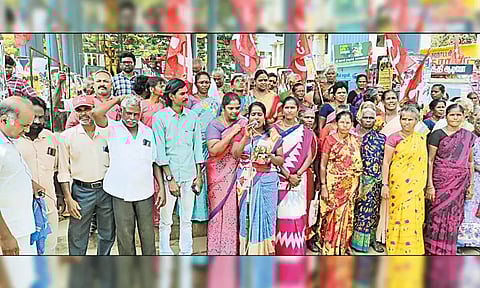 விவசாய தொழிலாளர்கள் சங்கத்தினர் ஆர்ப்பாட்டம்