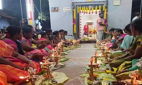 ஆறுமுகநேரி கோவிலில் திருவிளக்கு பூஜை