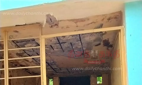 இடிந்து விழும் நிலையில் சத்துணவு கூடம்