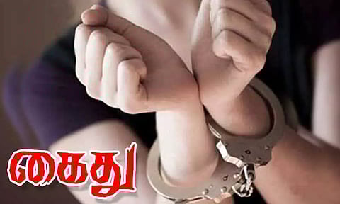 கத்தியுடன் சுற்றிய 2 வாலிபர்கள் கைது