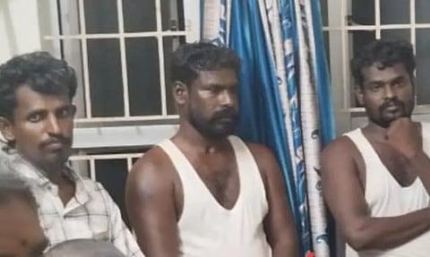 அரிவாளை காட்டி மீனவர் காரில் கடத்தல்