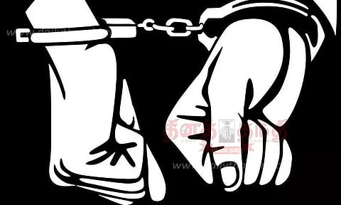 பல்வேறு வழக்குகளில் தேடப்பட்டவர் விமான நிலையத்தில் கைது