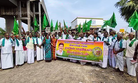 மத்திய அரசை கண்டித்து விவசாயிகள் ரெயில் மறியல் முயற்சி