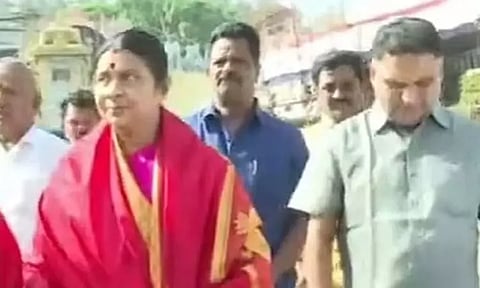 திருப்பதி ஏழுமலையான் கோவிலில் துர்கா ஸ்டாலின் சாமி தரிசனம்