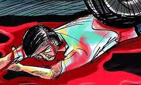 தூத்துக்குடி அருகே மோட்டார் சைக்கிளில் இருந்துதவறி விழுந்த டாஸ்மாக் ஊழியர் சாவு