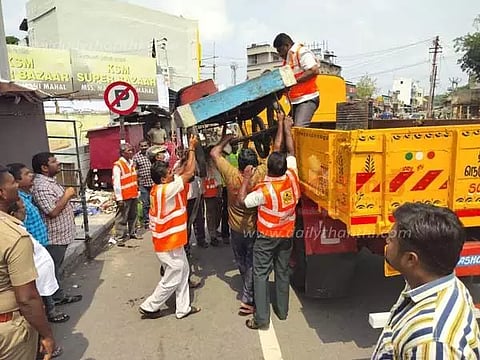 ஆக்கிரமிப்பு கடைகள் அகற்றம்