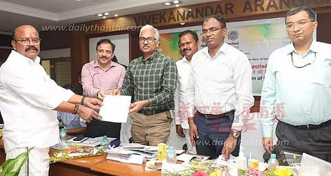 தென்னை வளர்ச்சி வாரிய அலுவலகம் அமைக்க வேண்டும்