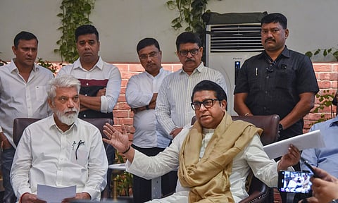 சுங்க கட்டண விவகாரம்: ராஜ் தாக்கரேயை வீட்டில் சென்று சந்தித்த மந்திரி