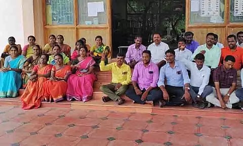 கவுரவ விரிவுரையாளர்கள் உள்ளிருப்பு போராட்டம்