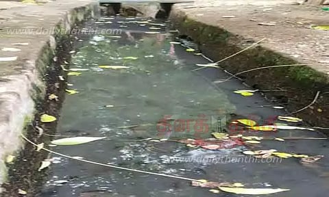 தேங்கி நிற்கும் கழிவுநீரால் தொற்றுநோய் பரவும் அபாயம்