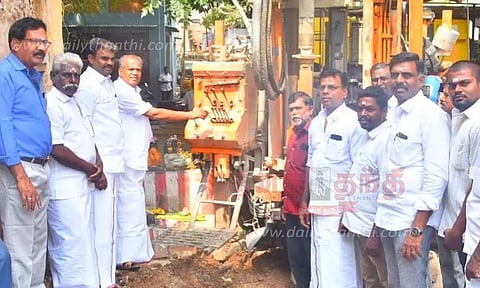 ரூ.5½ லட்சத்தில் ஆழ்துளை கிணறு அமைக்கும் பணி