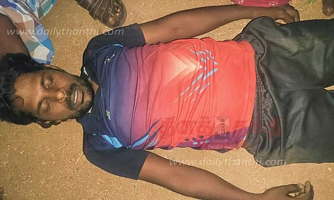 அறுந்து கிடந்த மின்கம்பி மோட்டார் சைக்கிளில் சிக்கியதில் ஆசிரியர் பலி