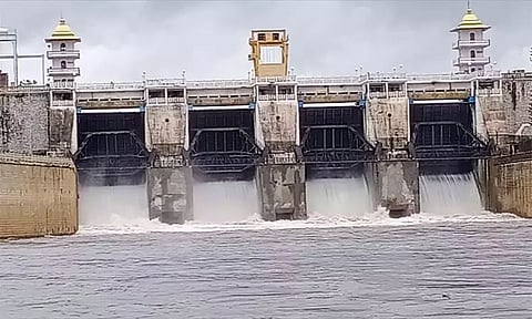 கர்நாடக அணைகளில் இருந்து தமிழகத்துக்கு தண்ணீர் திறப்பு மேலும் குறைப்பு