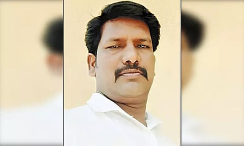 பெரியபாளையத்தில் லாரி சக்கரத்தில் சிக்கி வாலிபர் பலி