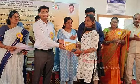 'கடினமாக உழைத்தால் வாய்ப்புகள் தேடி வரும்'