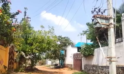 டிரான்ஸ்பார்மர் அருகே ஈசல் பிடித்துக் கொண்டிருந்த சிறுவன் மின்சாரம் தாக்கி உயிரிழப்பு