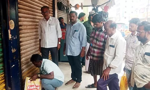 திண்டுக்கல் பஸ் நிலையத்தில் வாடகை பாக்கி செலுத்தாத 10 கடைகளுக்கு 'சீல்'