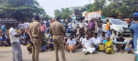 உப்புக்கோட்டையில்பொதுமக்கள் சாலை மறியல்