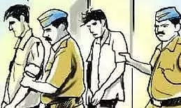 இருவேறு இடங்களில் மாட்டிறைச்சி கடத்த முயன்ற 3 பேர் கைது