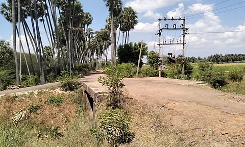 காவு வாங்க காத்திருக்கும் தரைப்பாலம்