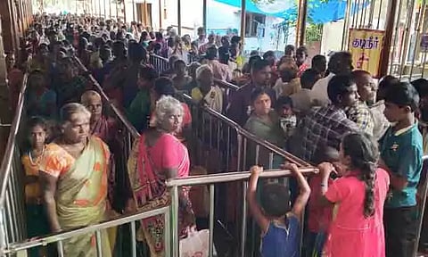 பெருமாள் கோவில்களில் பக்தர்கள் குவிந்தனர்