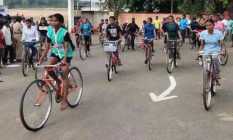 அண்ணா பிறந்தநாளையொட்டி சைக்கிள் போட்டி