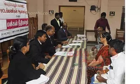 சிறப்பு மக்கள் நீதிமன்றத்தில் 22 வழக்குகளுக்கு தீர்வு