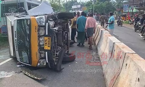 பால் வேன் கவிழ்ந்து டிரைவர் படுகாயம்