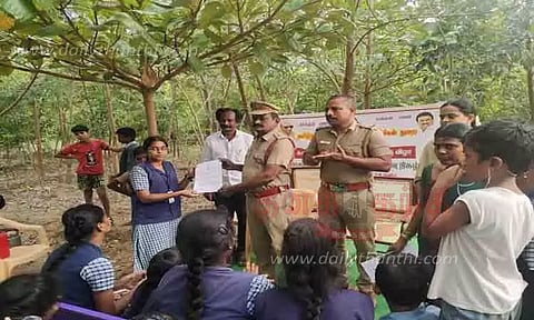 கட்டுரை போட்டியில் வெற்றி பெற்றவர்களுக்கு பரிசு