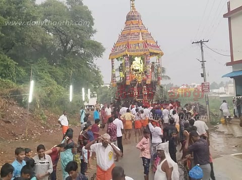 சேலம் சீரகாபாடியில் காவகிரி பெருமாள் கோவில் தேரோட்டம்