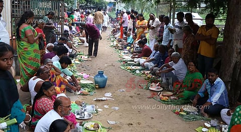 மகாளய அமாவாசையையொட்டிசேலத்தில் முன்னோர்களுக்கு தர்ப்பணம்