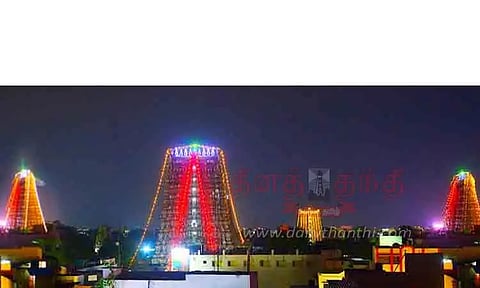 மதுரையில் மின்னொளியில் மீனாட்சி அம்மன் கோபுரங்கள்