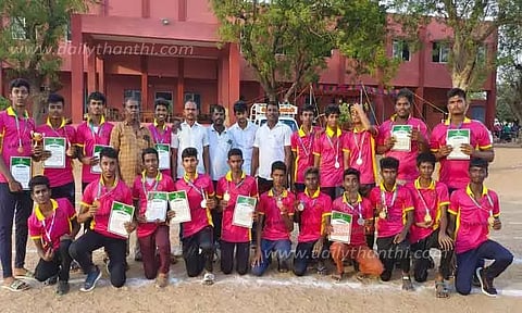 தடகள போட்டியில் மாணவர்கள் சாதனை