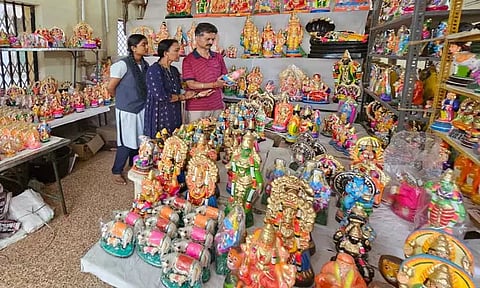 தூத்துக்குடியில் நவராத்திரி விழாவை முன்னிட்டுகொலு பொம்மைகள் விற்பனை விறுவிறுப்பு