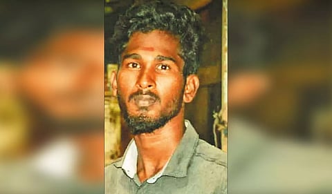 கடன் தொல்லையால் பெயிண்டர் தூக்குப்போட்டு தற்கொலை