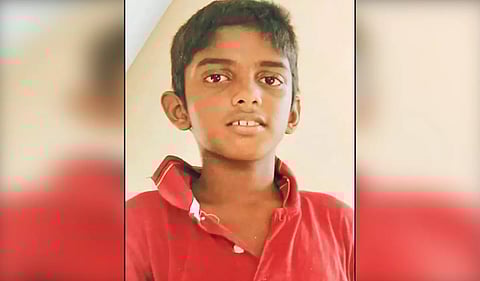 சிங்கப்பெருமாள் கோவில் அருகே மாயமான சிறுவன் குளத்தில் பிணமாக மீட்பு