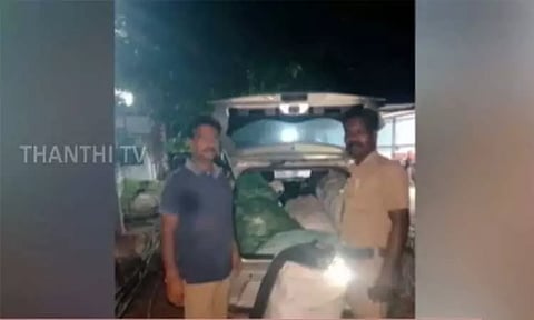 புதுச்சேரியில் திருடப்பட்ட கார் பண்ருட்டியில் பறிமுதல் - திருடிய காரில் நாட்டு வெடிகள் கடத்தல்