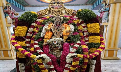 திருச்செந்தூர் கிருஷ்ணன் கோவிலில் சுவாமி கருட வாகனத்தில் வீதி உலா