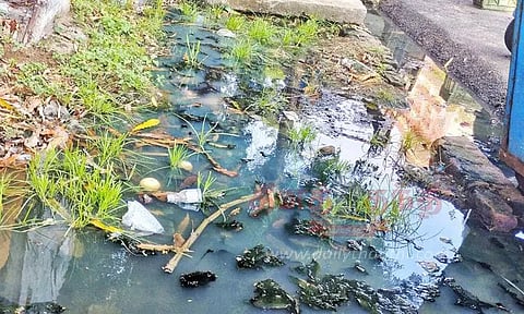 தேங்கி நிற்கும் கழிவுநீரால் சுகாதார சீர்கேடு