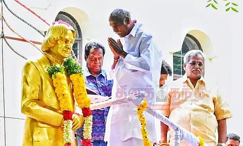 சிலைக்கு, மாலை அணிவித்து ரங்கசாமி மரியாதை