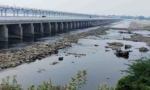 கதவணையில் இருந்து குறைந்த அளவு தண்ணீர் திறப்பு