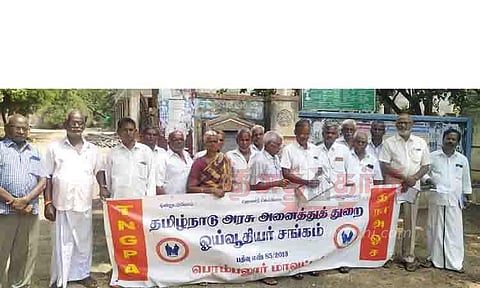 ஓய்வூதியர்கள் கையெழுத்து இயக்கம்
