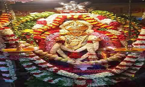 நவராத்திரி திருவிழா காப்பு கட்டுதலுடன் தொடங்கியது