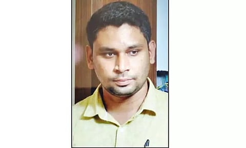 கியாஸ் சிலிண்டர் குழாயை மூக்கில் சொருகி என்ஜினீயர் தற்கொலை